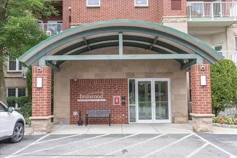 38 Village Rd #308, Middleton, MA 01949