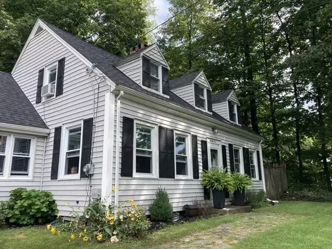 24 Baxter St, Worcester, MA 01602 photo 2
