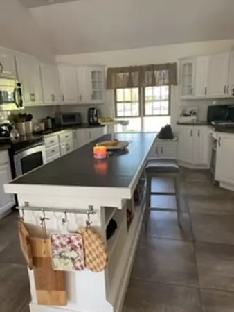 365 Bardwell St, Belchertown, MA 01007