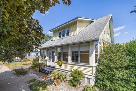 17 Manitoba St, Springfield, MA 01108