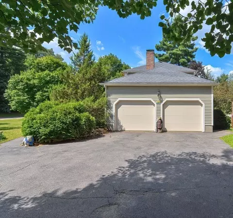 1 Crestview Dr, Mendon, MA 01756 photo 3