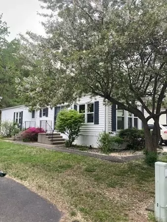 10 Parkwood Dr, West Springfield, MA 01089
