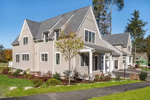 31 Wolcott Woods Ln #31, Milton, MA 02186
