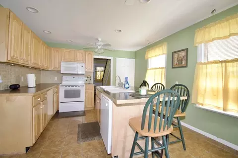 1427 Worcester St, Springfield, MA 01151 photo 14