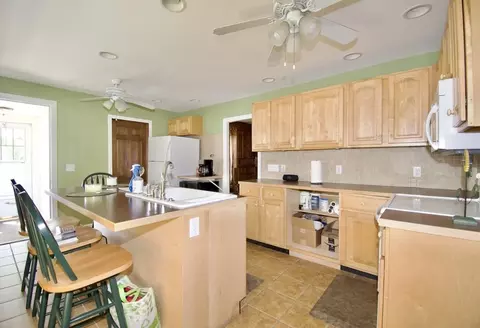 1427 Worcester St, Springfield, MA 01151 photo 15