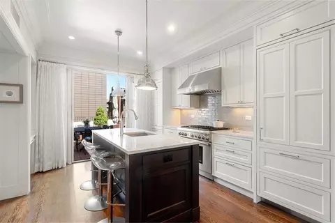 652 Massachusetts Ave #PH, Boston, MA 02118