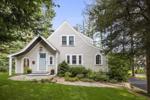 378 Main St, Lynnfield, MA 01940