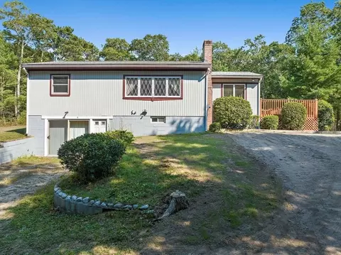 6 Circuit Rd, Plymouth, MA 02360