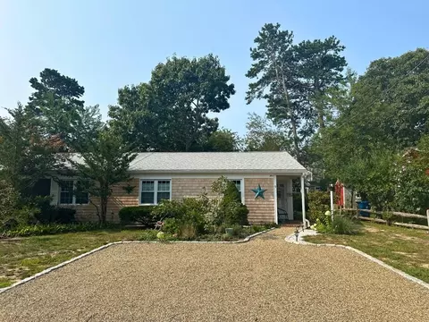 5 Katharyn Michael Rd #A, Yarmouth, MA 02675