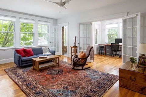 439 Washington St #6, Brookline, MA 02446