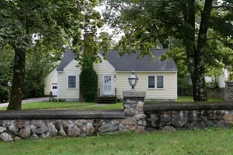 186 Sterling Rd, Lancaster, MA 01523