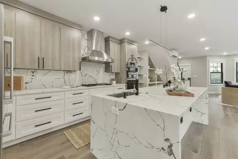 124 Holworthy, Cambridge, MA 02138