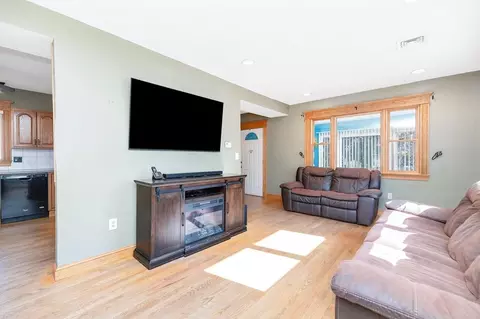 30 Nash St, Chicopee, MA 01013 photo 2