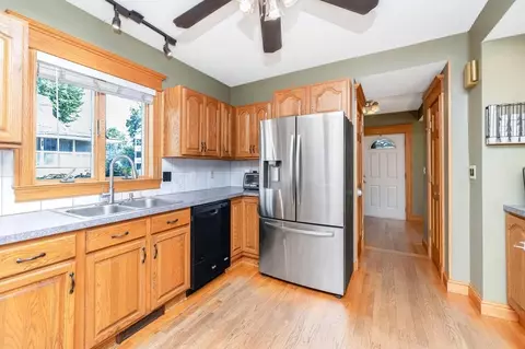30 Nash St, Chicopee, MA 01013 photo 12