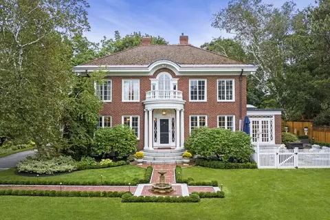 7 Tip Top Rd, Swampscott, MA 01907