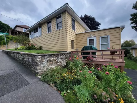 15 Sherwin St, Ware, MA 01082 photo 4