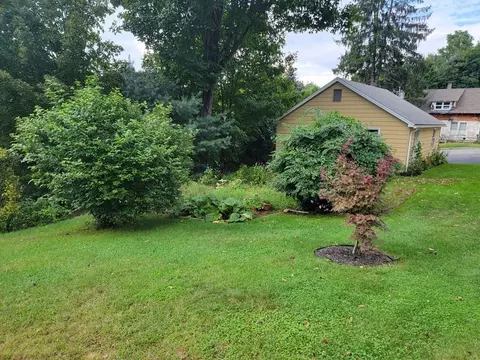 15 Sherwin St, Ware, MA 01082 photo 9