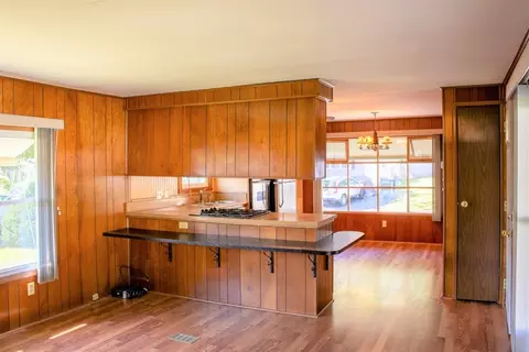 28 Lamplighter Ln, Springfield, MA 01119 photo 7