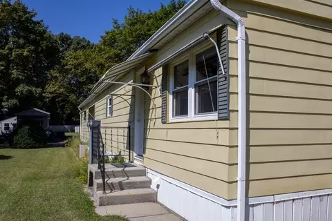 28 Lamplighter Ln, Springfield, MA 01119 photo 24