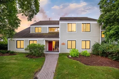 8 Concord Greene #2, Concord, MA 01742