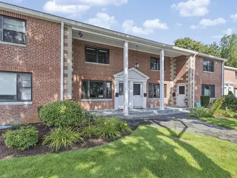 210 Church St #210, Waltham, MA 02452
