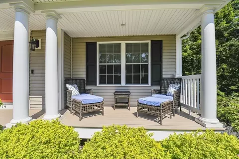 14 Avalon Dr, Attleboro, MA 02703 photo 2