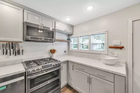 39 Fenway Dr, Springfield, MA 01119 photo 9