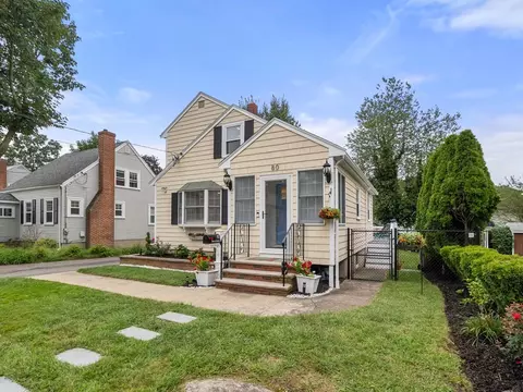80 Beech St, Dedham, MA 02026