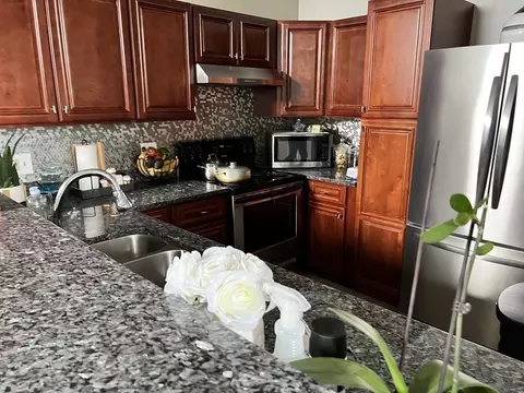 18 Windsor St, Worcester, MA 01605 photo 9