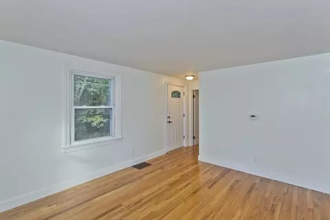 11 Anthony St, Springfield, MA 01104 photo 2