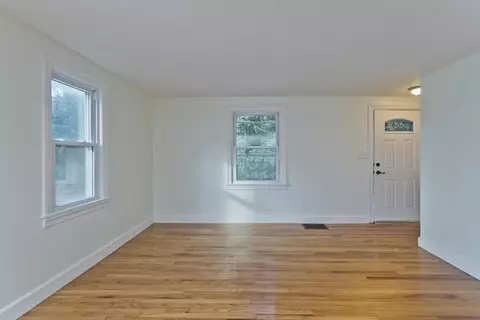 11 Anthony St, Springfield, MA 01104 photo 4