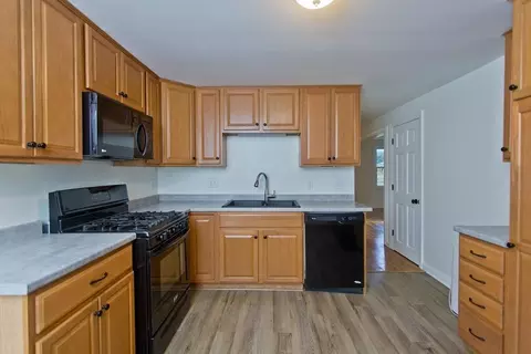 11 Anthony St, Springfield, MA 01104 photo 9