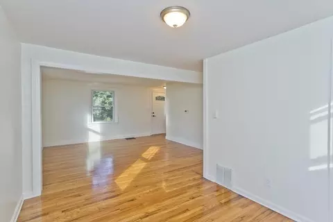 11 Anthony St, Springfield, MA 01104 photo 3