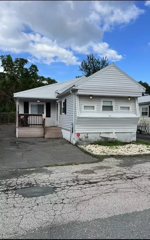 286 Newbury St #2, Peabody, MA 01960