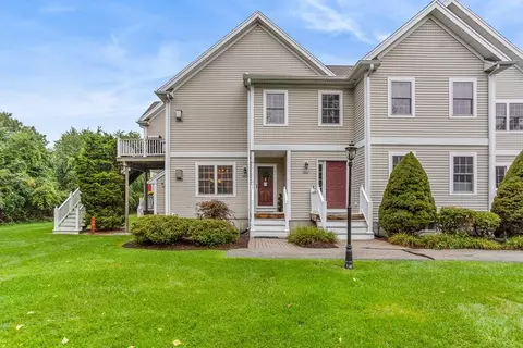 323 Regency Ln #323, Abington, MA 02351