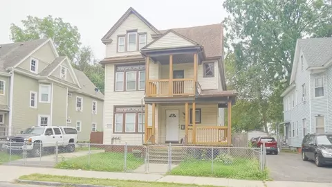 25 Huntington St, Springfield, MA 01107