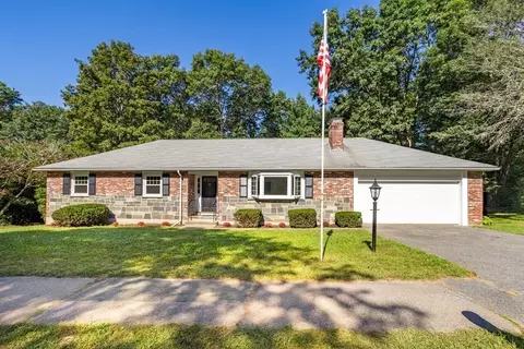 284 Oak Hill Cir, Concord, MA 01742