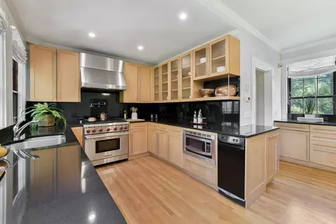 4 Berkeley St, Cambridge, MA 02138 photo 13