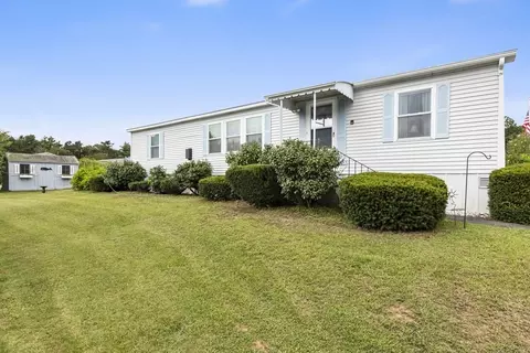 96 Pinehurst Dr, Plymouth, MA 02360