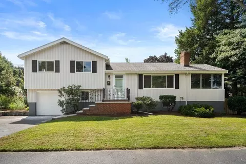 4 June Ln, Newton, MA 02459