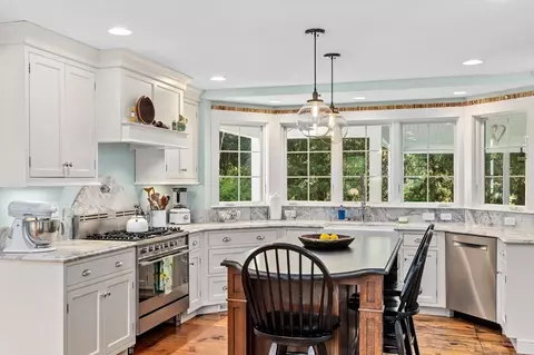 982 Main St, Hingham, MA 02043