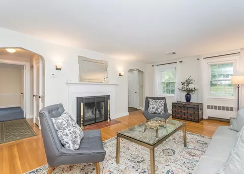 518 Great Plain Ave, Needham, MA 02492 photo 4