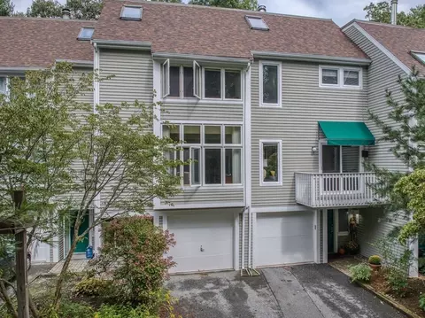 25 Greenridge Ln #25, Lincoln, MA 01773