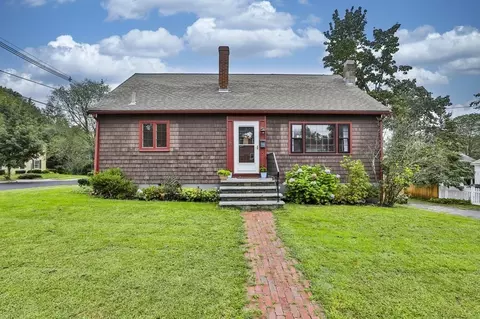 14 Christopher St, Newburyport, MA 01950
