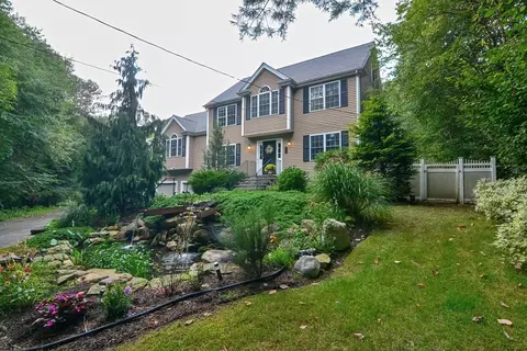 31 Webster St, Douglas, MA 01516