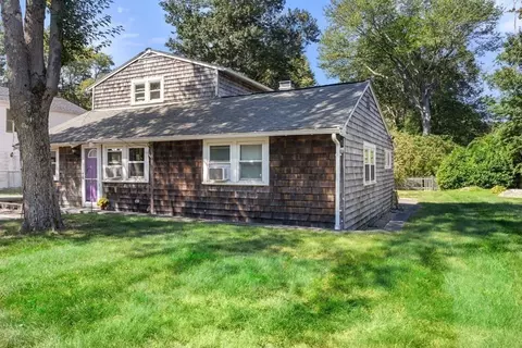 18 Edgewood Rd, Holbrook, MA 02343