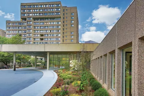 250 Hammond Pond Pkwy #310S, Chestnut Hill, MA 02467