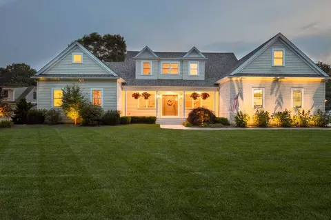 64 Moonpenny Ln, Falmouth, MA 02536