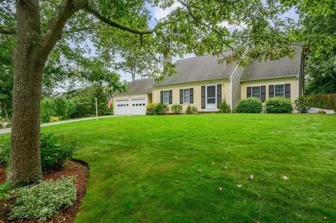 329 Oakmont Rd, Barnstable, MA 02675