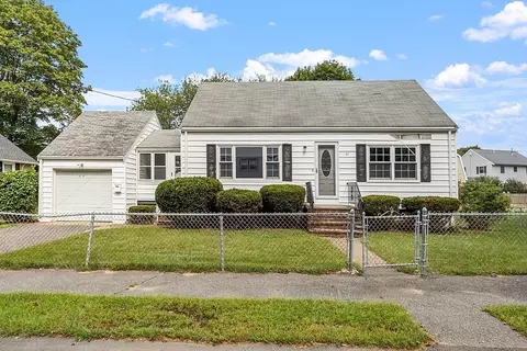 21 Greenwood Rd, Peabody, MA 01960